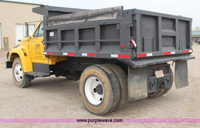 image for item H6013 1997 Ford F800 dump truck