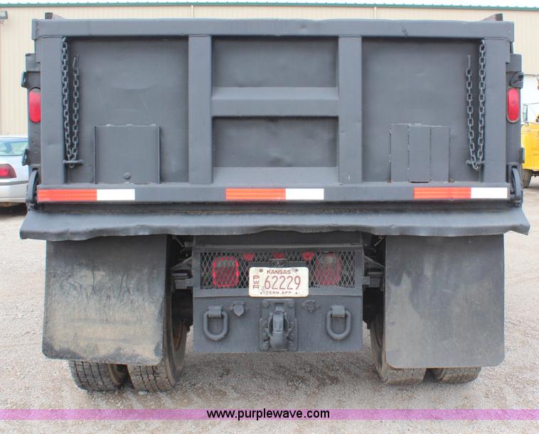 image for item H6013 1997 Ford F800 dump truck