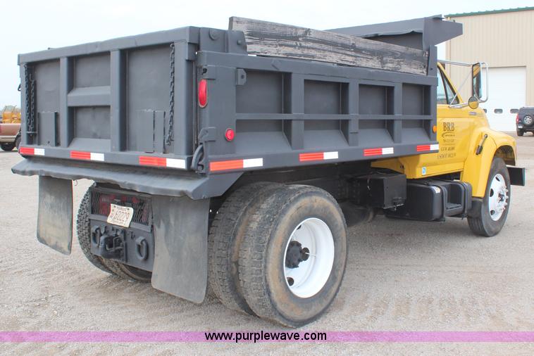 image for item H6013 1997 Ford F800 dump truck