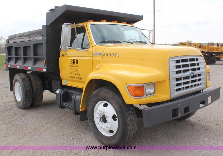 image for item H6013 1997 Ford F800 dump truck