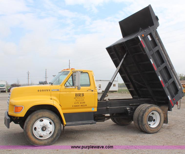 image for item H6013 1997 Ford F800 dump truck