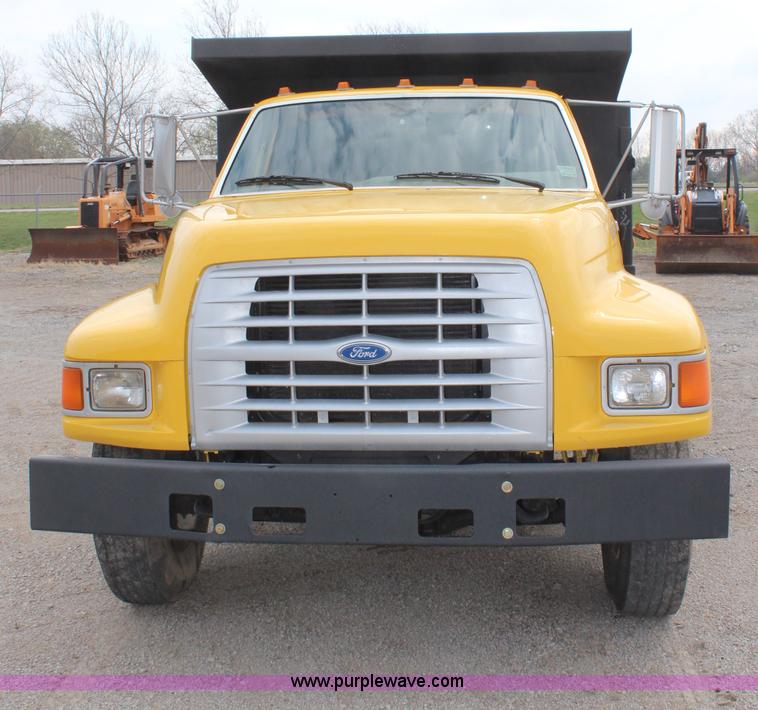 image for item H6013 1997 Ford F800 dump truck