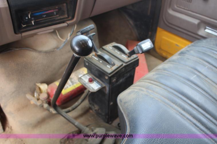 image for item H6013 1997 Ford F800 dump truck