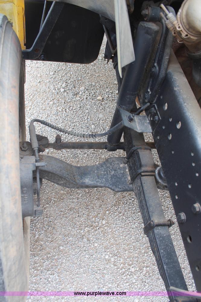 image for item H6013 1997 Ford F800 dump truck