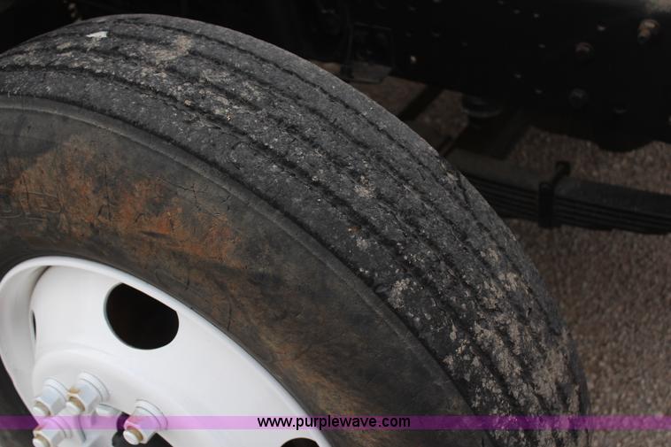 image for item H6013 1997 Ford F800 dump truck