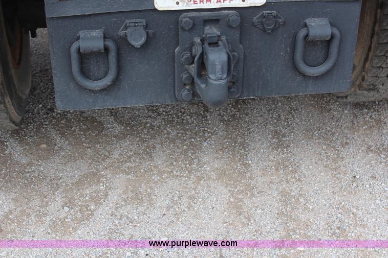 image for item H6013 1997 Ford F800 dump truck