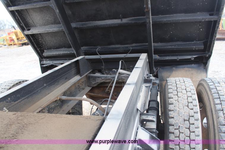 image for item H6013 1997 Ford F800 dump truck