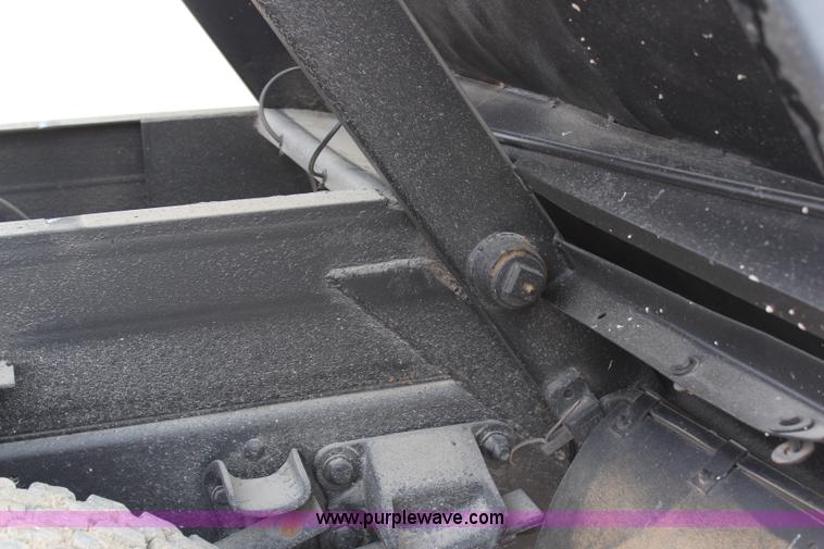 image for item H6013 1997 Ford F800 dump truck