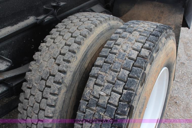 image for item H6013 1997 Ford F800 dump truck