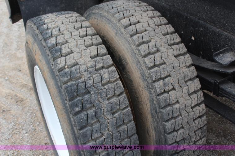 image for item H6013 1997 Ford F800 dump truck