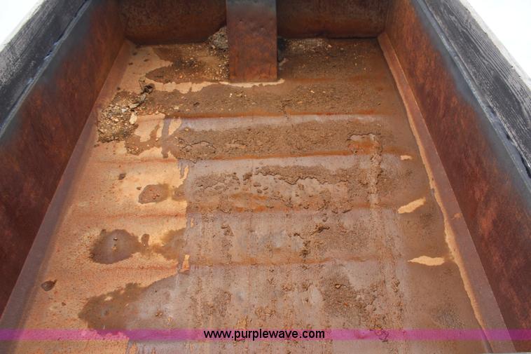 image for item H6013 1997 Ford F800 dump truck