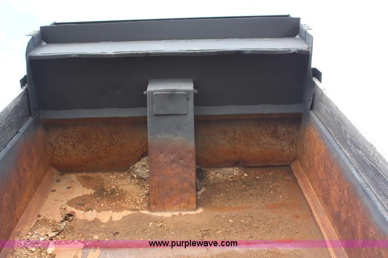 image for item H6013 1997 Ford F800 dump truck