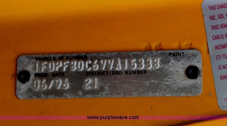 image for item H6013 1997 Ford F800 dump truck