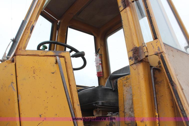 image for item H6103 1974 Caterpillar 920 wheel loader
