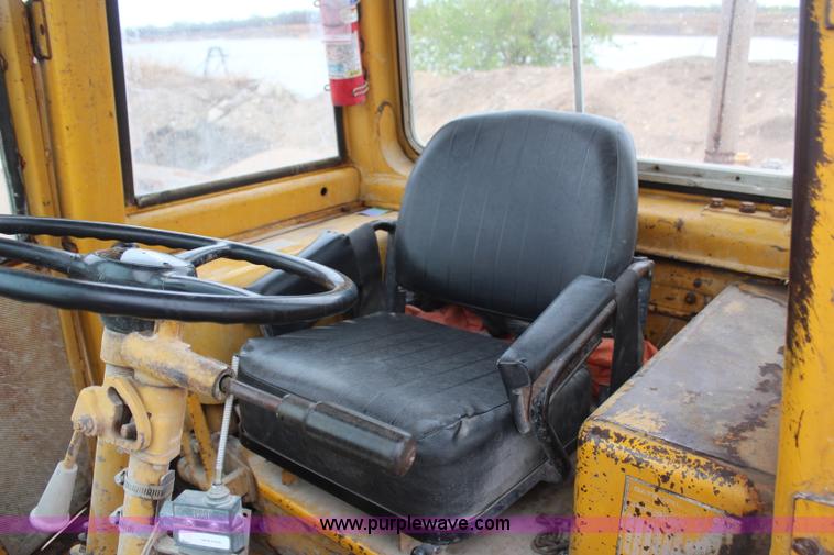image for item H6103 1974 Caterpillar 920 wheel loader