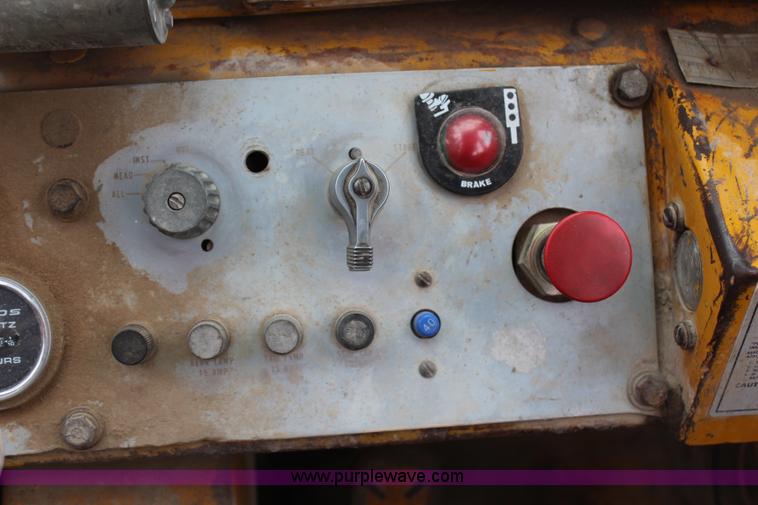 image for item H6103 1974 Caterpillar 920 wheel loader