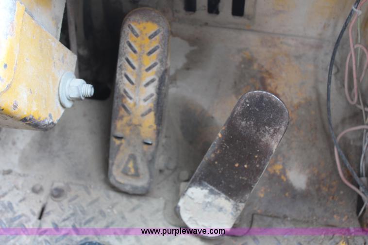 image for item H6103 1974 Caterpillar 920 wheel loader