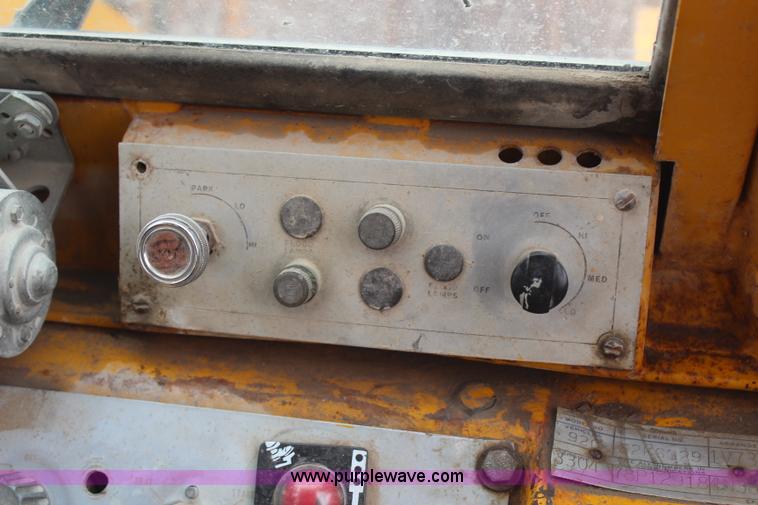 image for item H6103 1974 Caterpillar 920 wheel loader