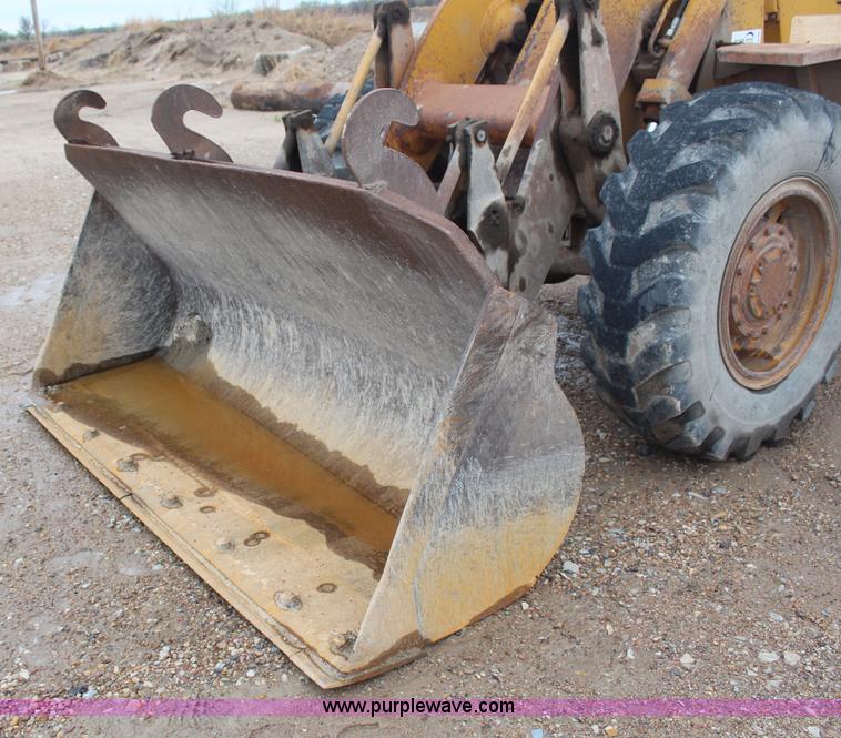 image for item H6103 1974 Caterpillar 920 wheel loader