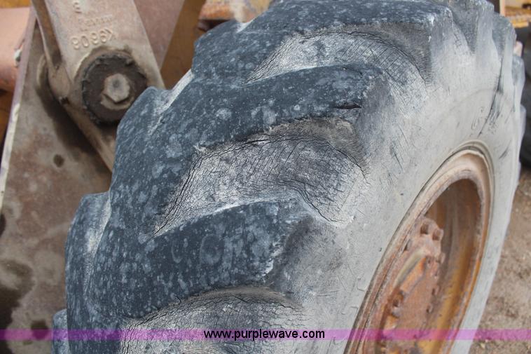 image for item H6103 1974 Caterpillar 920 wheel loader