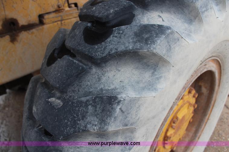 image for item H6103 1974 Caterpillar 920 wheel loader