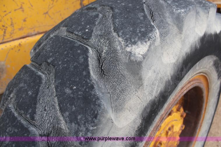 image for item H6103 1974 Caterpillar 920 wheel loader