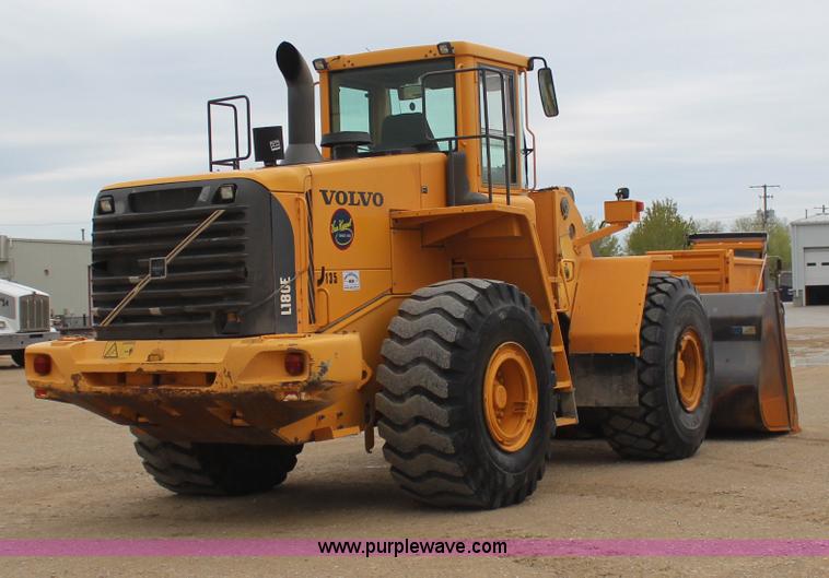 image for item H6105 2006 Volvo L180E wheel loader