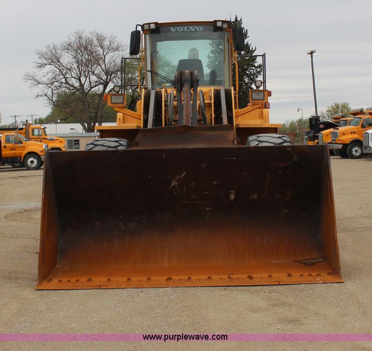 image for item H6105 2006 Volvo L180E wheel loader