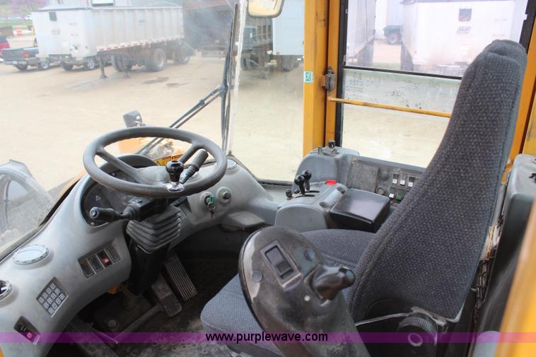 image for item H6105 2006 Volvo L180E wheel loader