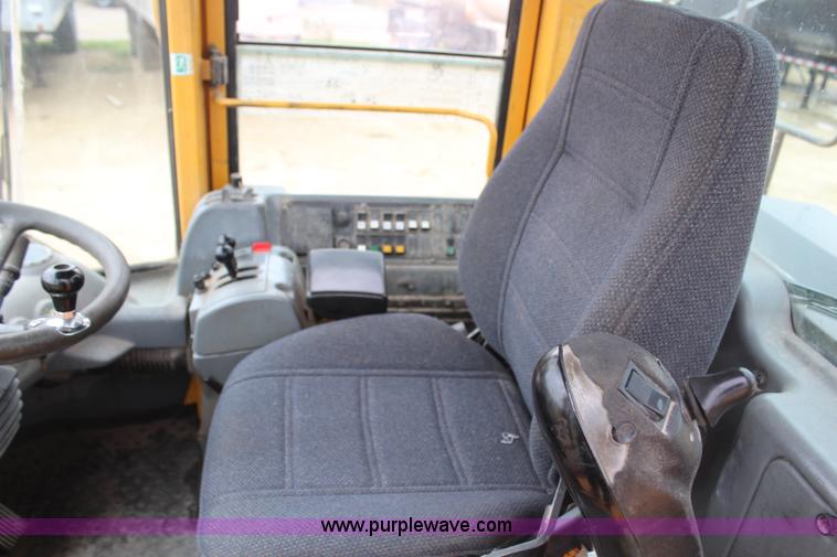 image for item H6105 2006 Volvo L180E wheel loader