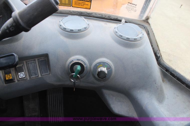 image for item H6105 2006 Volvo L180E wheel loader