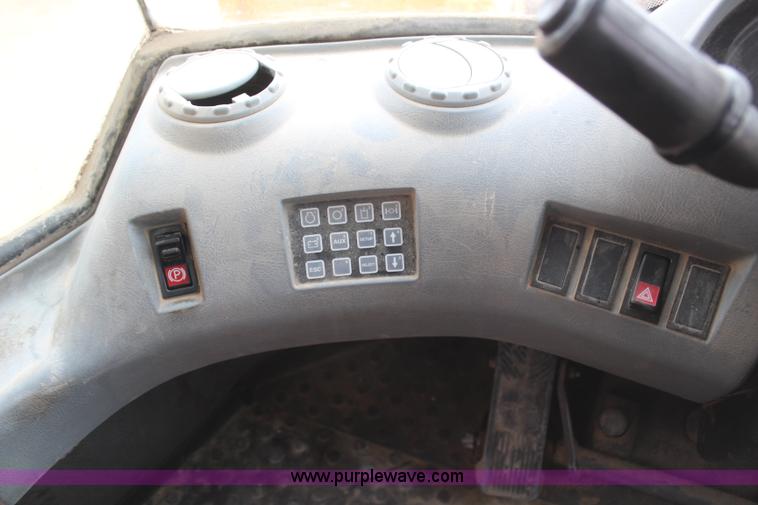 image for item H6105 2006 Volvo L180E wheel loader