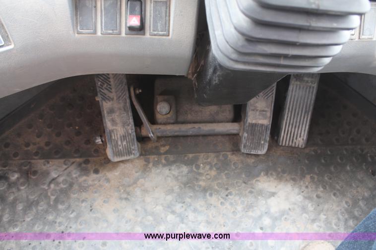 image for item H6105 2006 Volvo L180E wheel loader