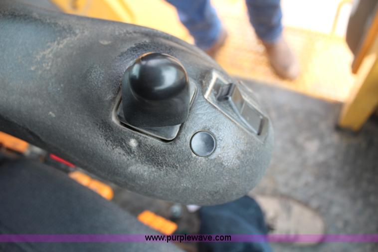 image for item H6105 2006 Volvo L180E wheel loader