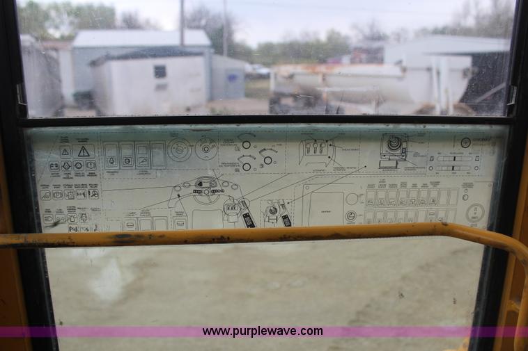 image for item H6105 2006 Volvo L180E wheel loader