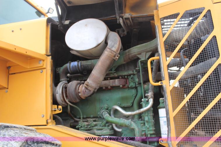 image for item H6105 2006 Volvo L180E wheel loader