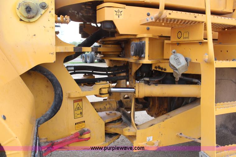 image for item H6105 2006 Volvo L180E wheel loader