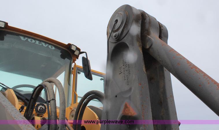 image for item H6105 2006 Volvo L180E wheel loader