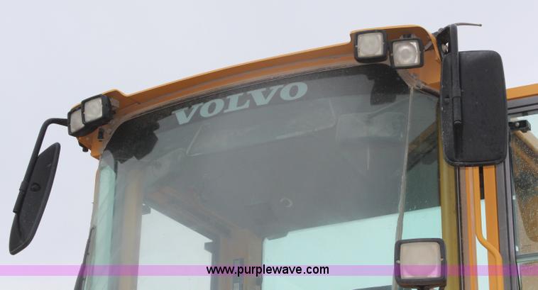 image for item H6105 2006 Volvo L180E wheel loader