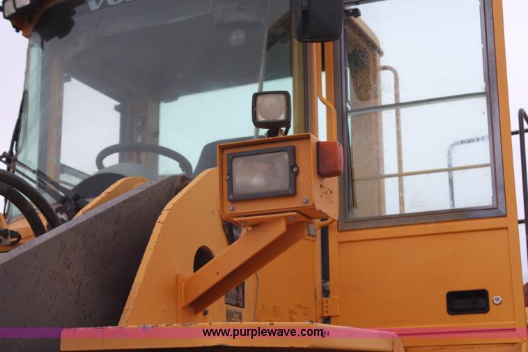 image for item H6105 2006 Volvo L180E wheel loader