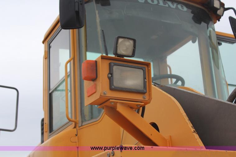 image for item H6105 2006 Volvo L180E wheel loader