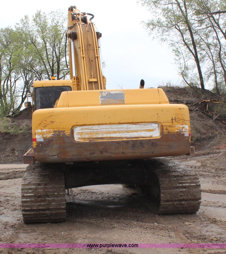 image for item H6106 1996 John Deere 892E LC excavator