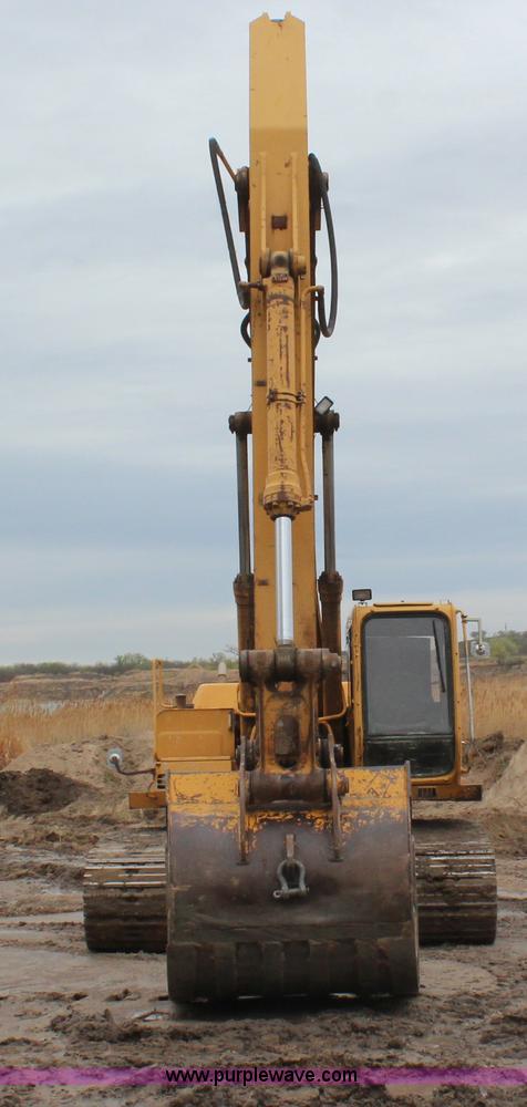 image for item H6106 1996 John Deere 892E LC excavator