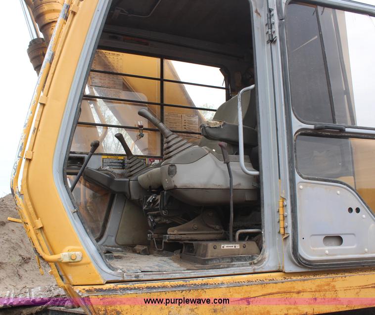 image for item H6106 1996 John Deere 892E LC excavator