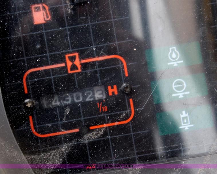 image for item H6106 1996 John Deere 892E LC excavator