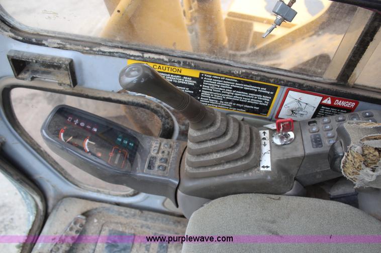 image for item H6106 1996 John Deere 892E LC excavator