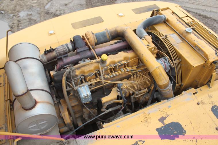 image for item H6106 1996 John Deere 892E LC excavator