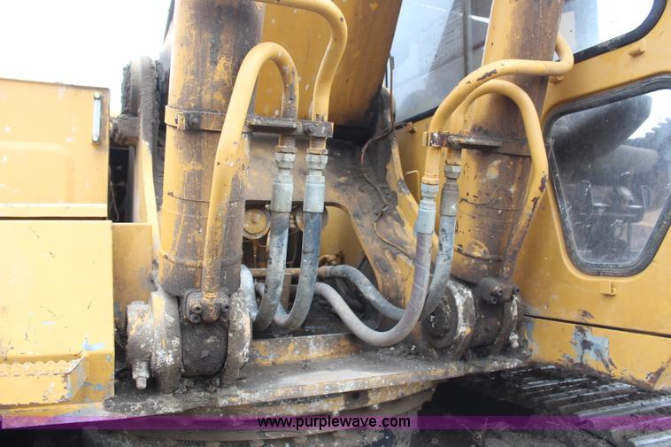 image for item H6106 1996 John Deere 892E LC excavator