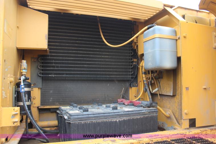 image for item H6106 1996 John Deere 892E LC excavator