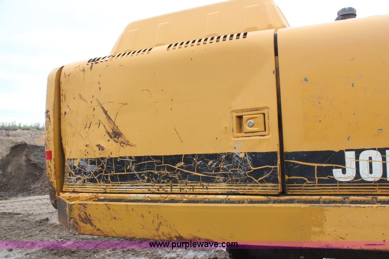 image for item H6106 1996 John Deere 892E LC excavator